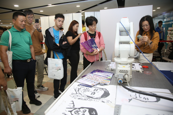 HKU Information Day for Undergraduate Admissions 2025 (IDay) was held today (25 October) on the HKU campus.